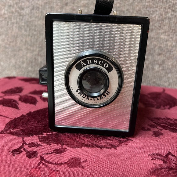 Vintage Ansco‎ Black and Silver Shur-Flash Box Camera - Picture 1 of 8